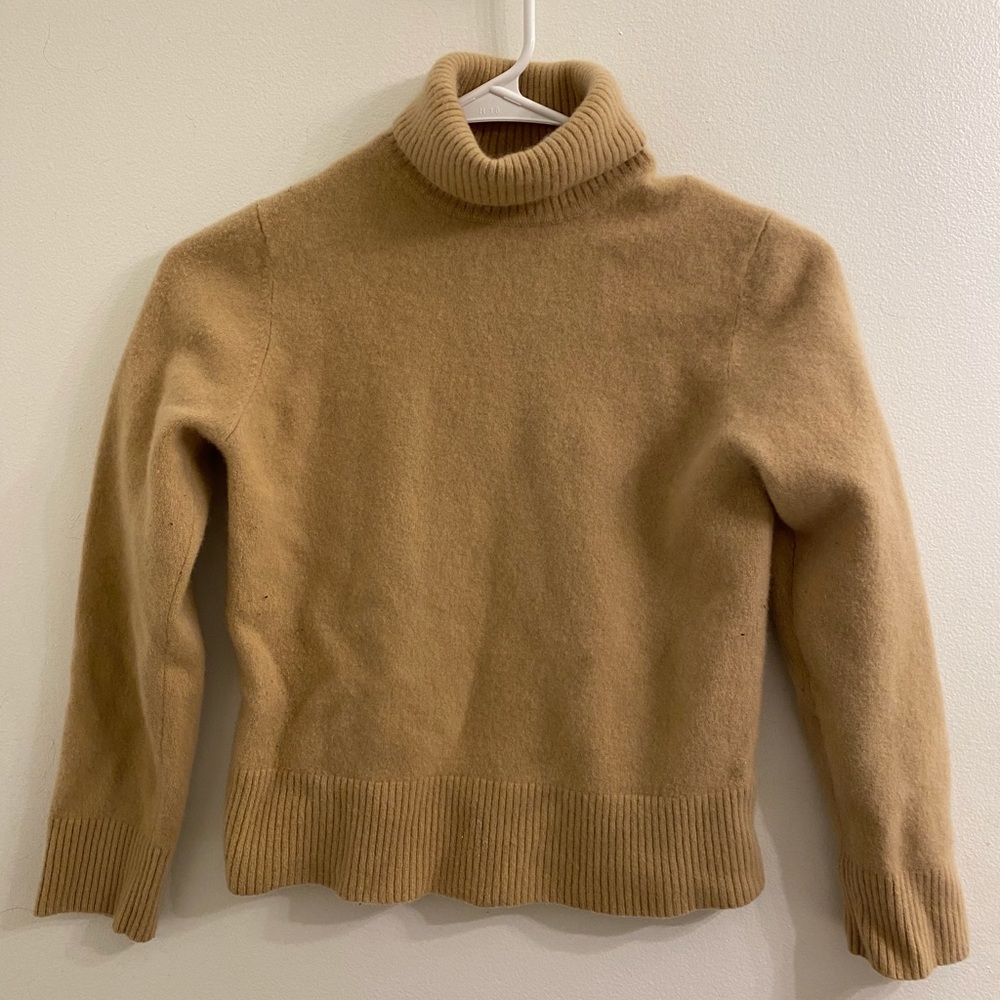 LORD & TAYLOR Cashmere Camel Turtleneck